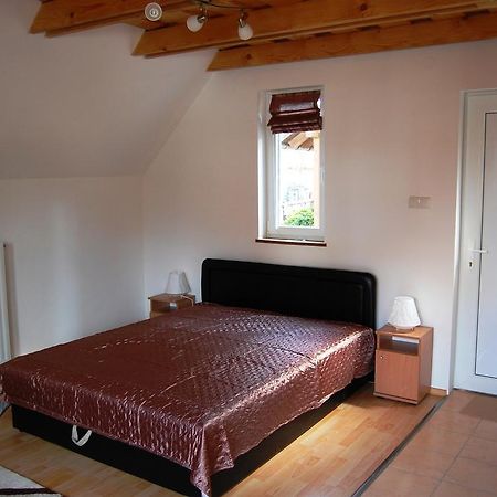 Maya Guesthouse Eger Esterno foto