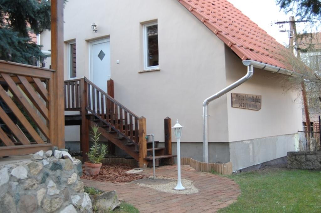 Maya Guesthouse Eger Esterno foto