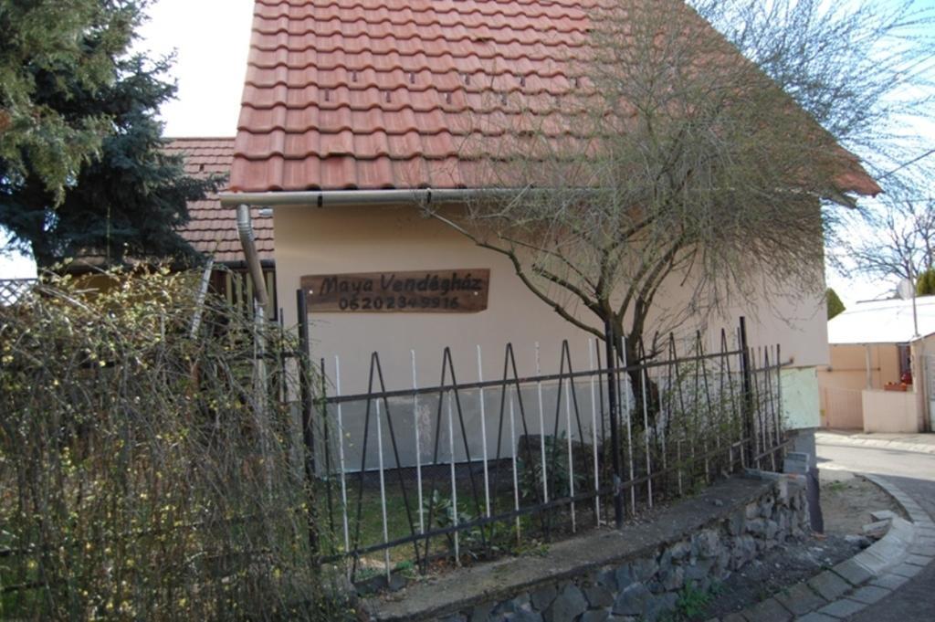 Maya Guesthouse Eger Esterno foto