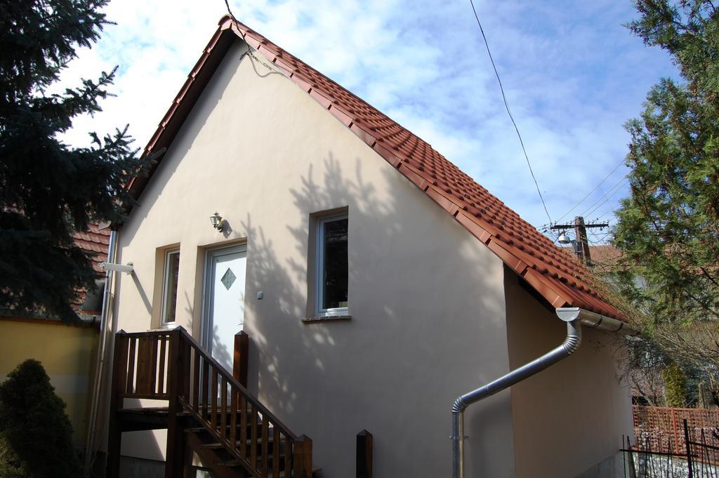 Maya Guesthouse Eger Esterno foto