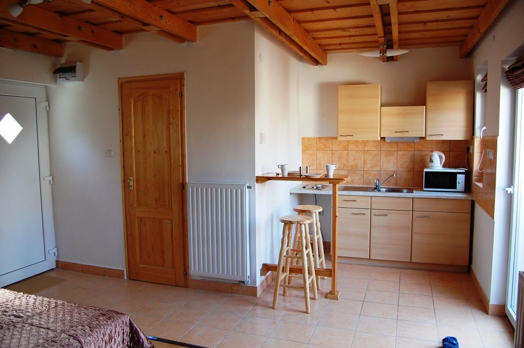 Maya Guesthouse Eger Esterno foto